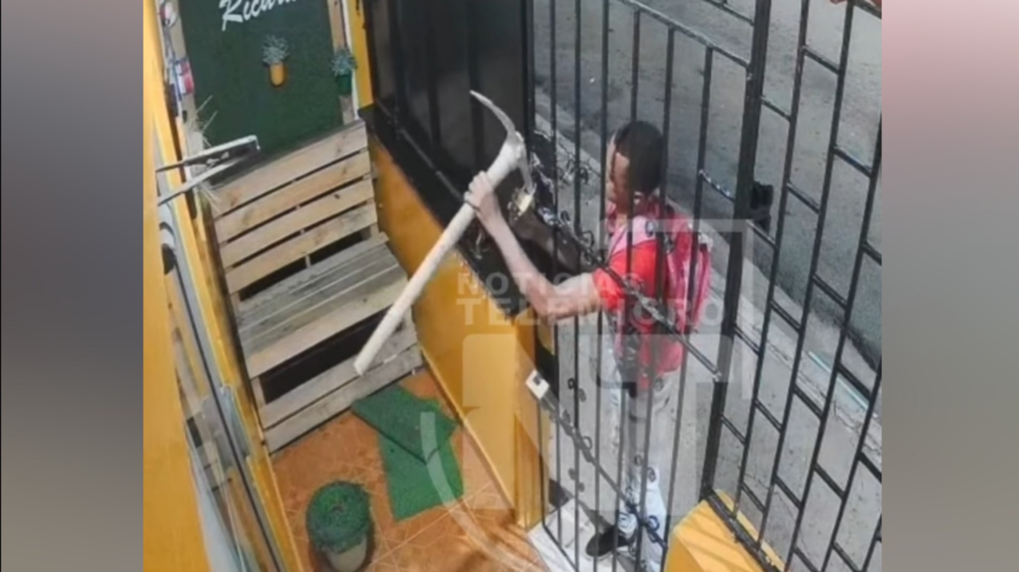 Cámara capta a hombre por tercera vez en dulcería de Alma Rosa