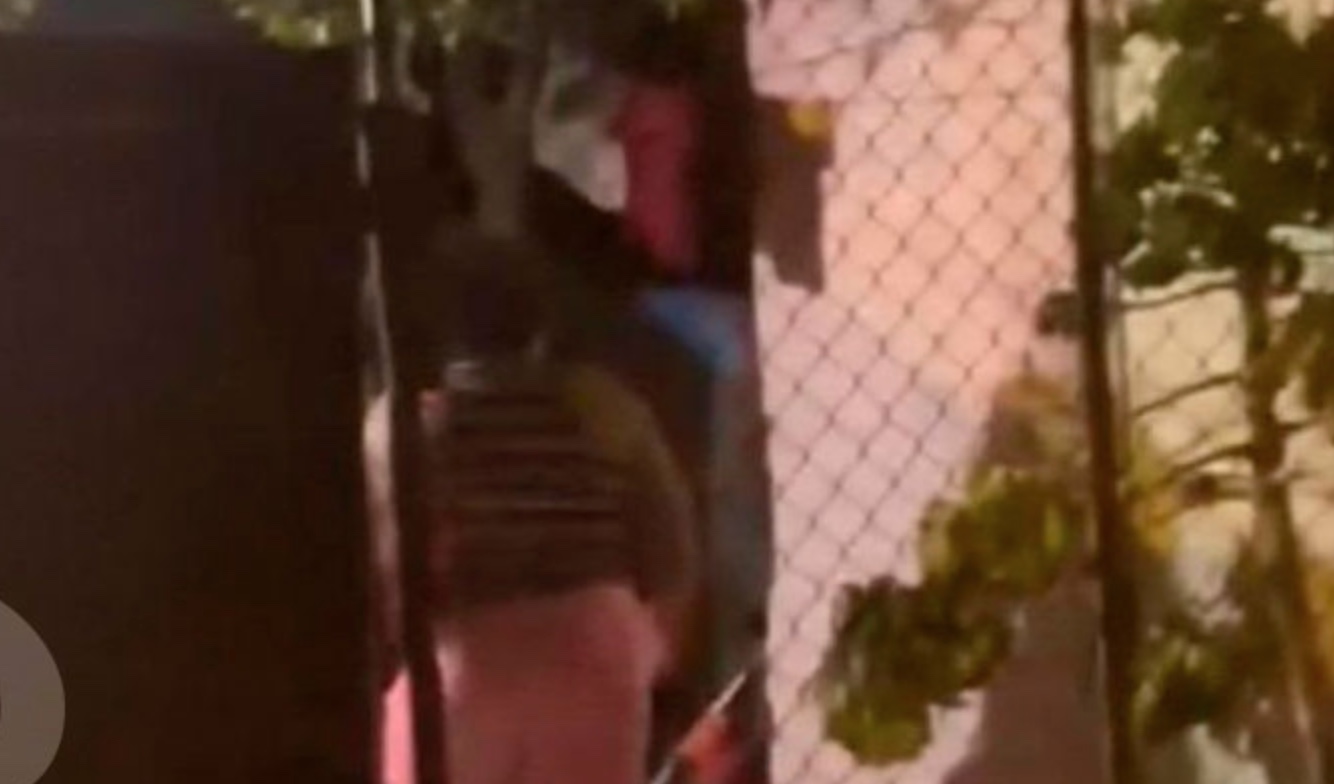 Mujer protagoniza tensa escena tras sorprender a su esposo