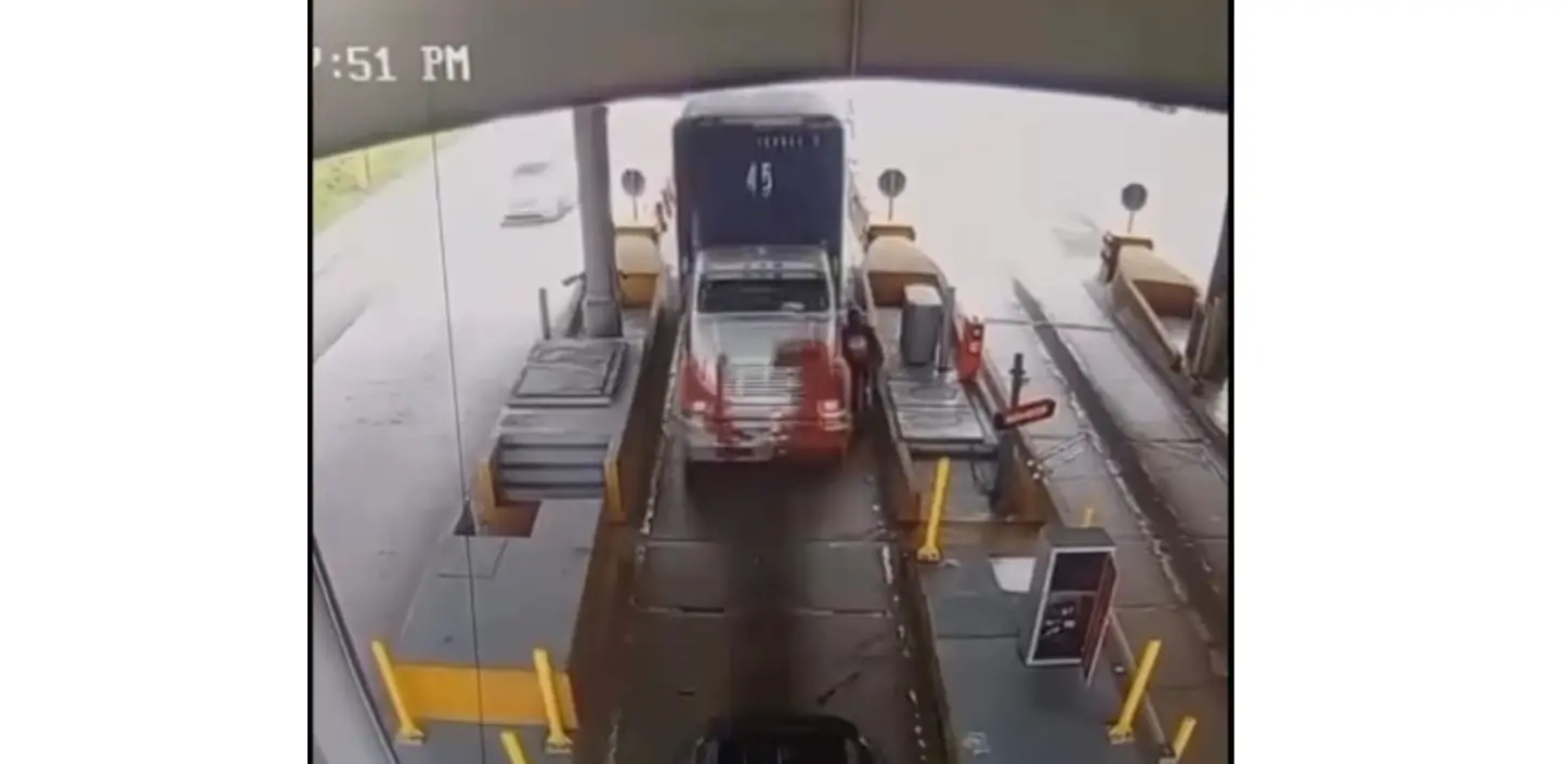 Motorista suceso con Patana en el peaje