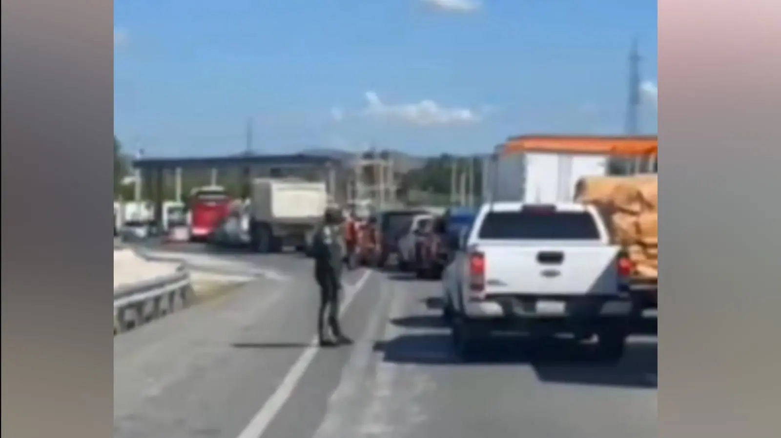 Suceso vial en la Autopista 6 de Noviembre
