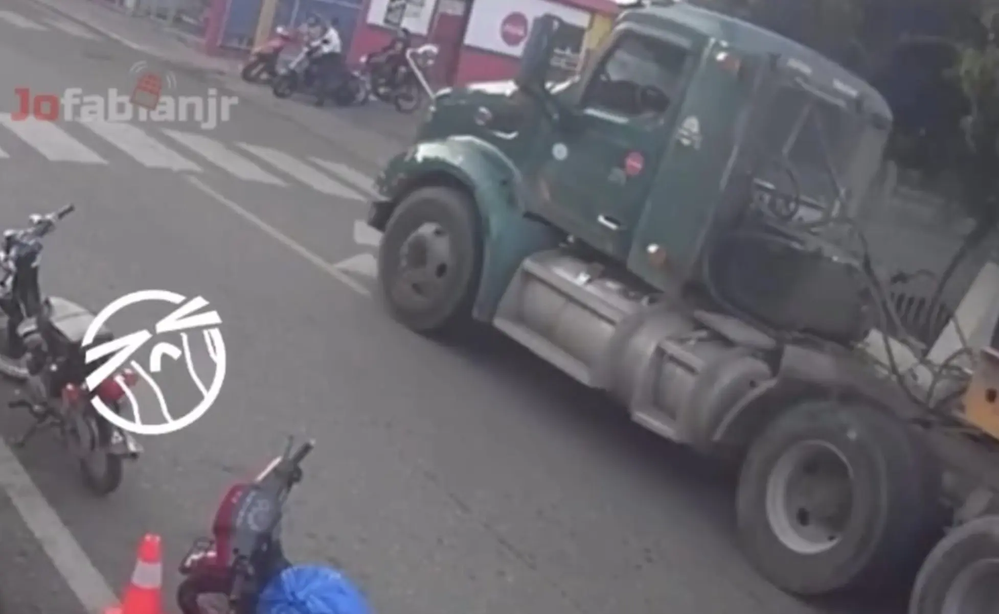 Mujer tras suceso con vehículo pesado en San José de las Matas Santiago