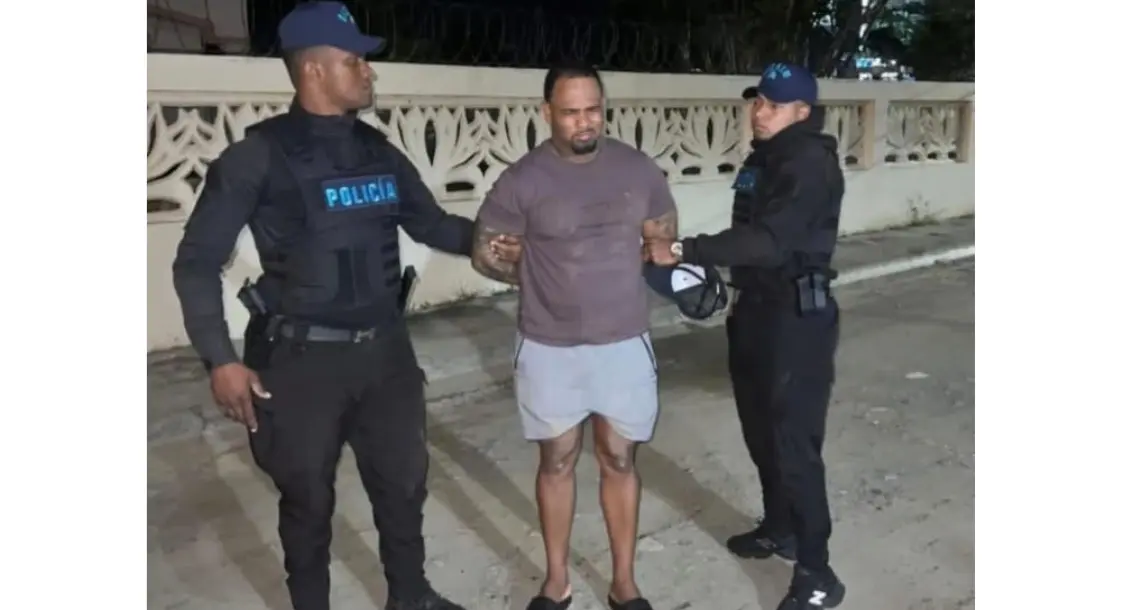 Policía Nacional a presunto autor de suceso a joyería en San Juan