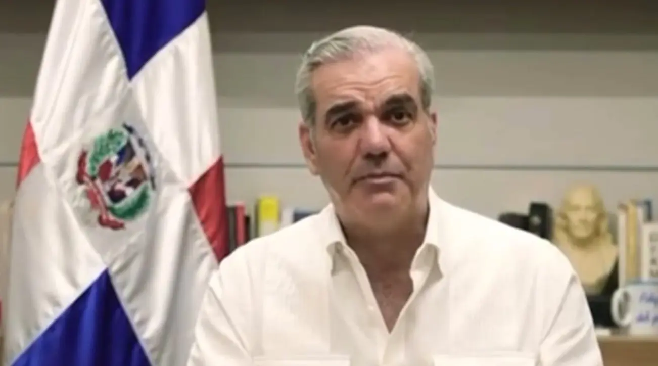 Luis Abinader realiza verificación e invita a los simpatizantes a hacer lo mismo