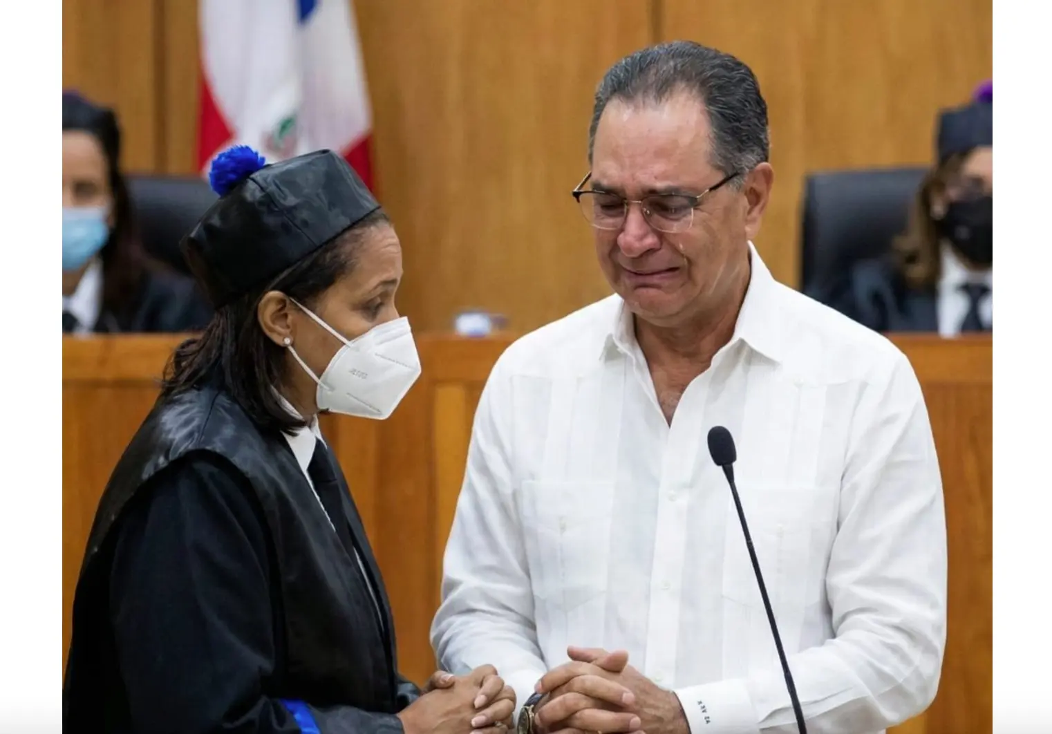 Yeni Berenice a Santiago Hazim también tiene salud para pagar