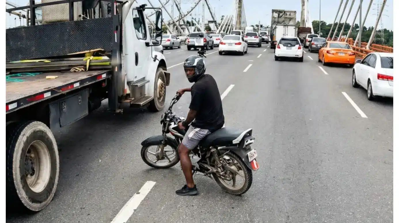Alertan sobre nuevo método de asalto en vías de alto tránsito en Santo Domingo