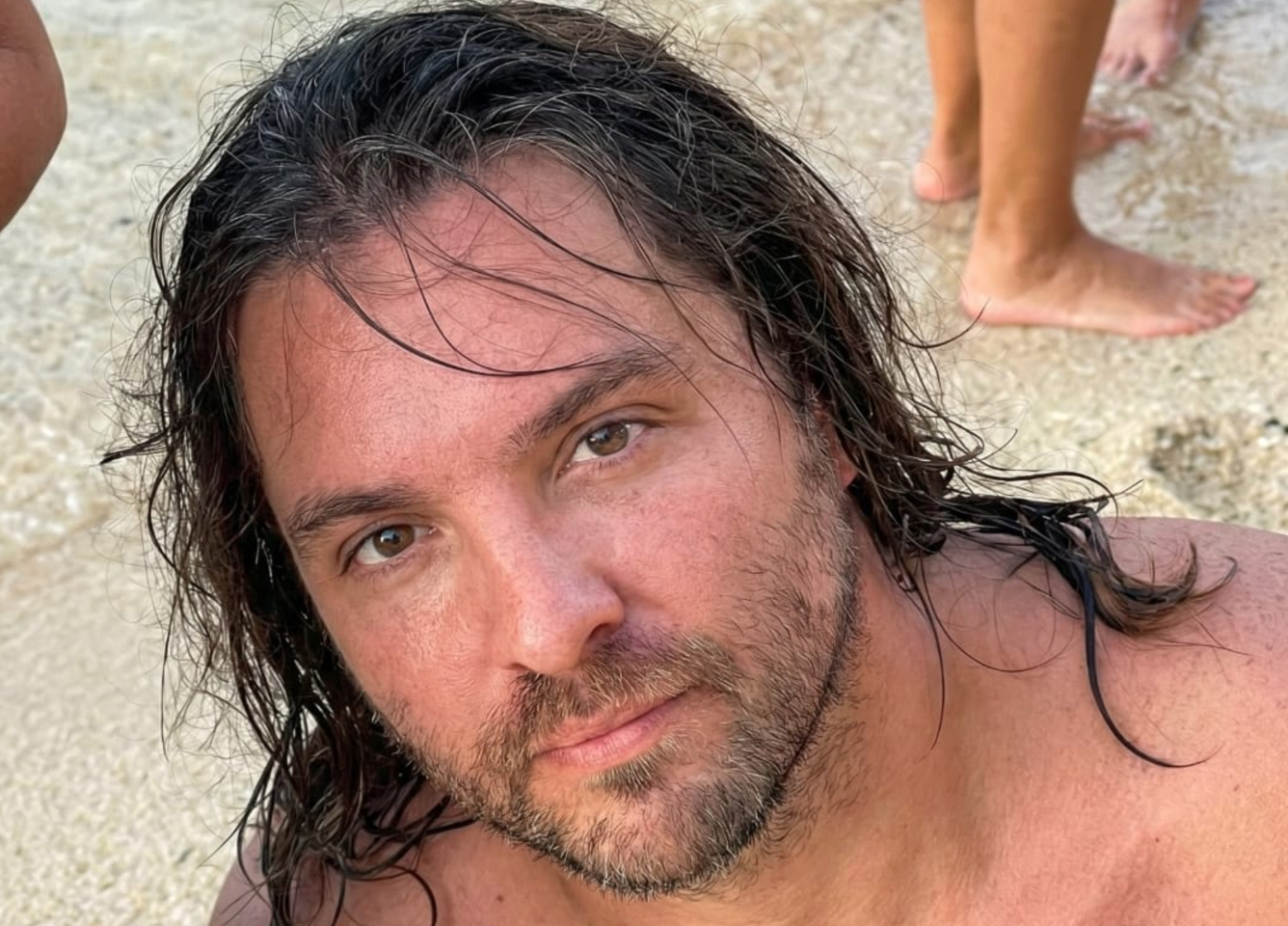 📵 Turista por grabaciones en una playa sin consentimiento